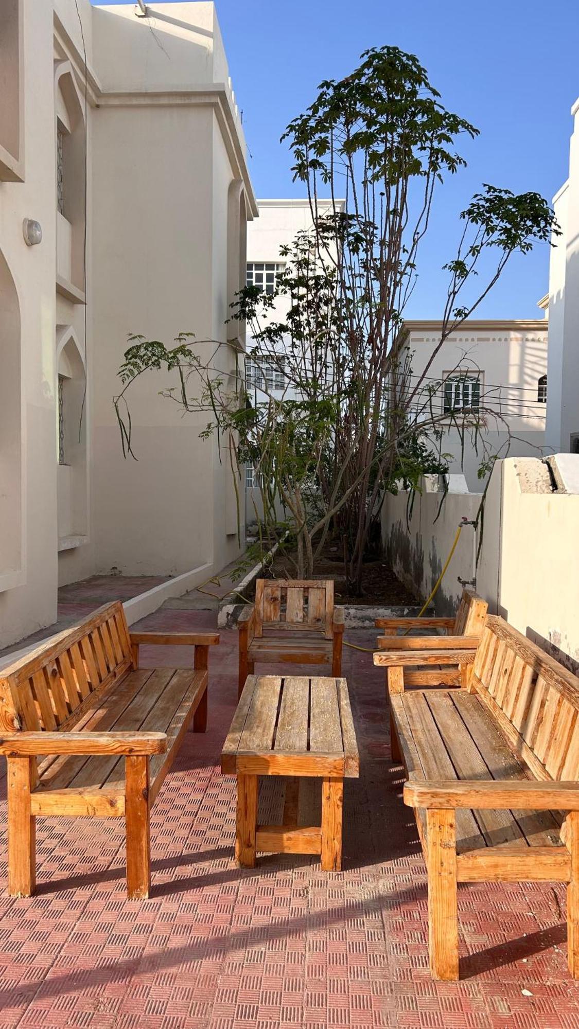 Basil Hostel Маскат Екстериор снимка