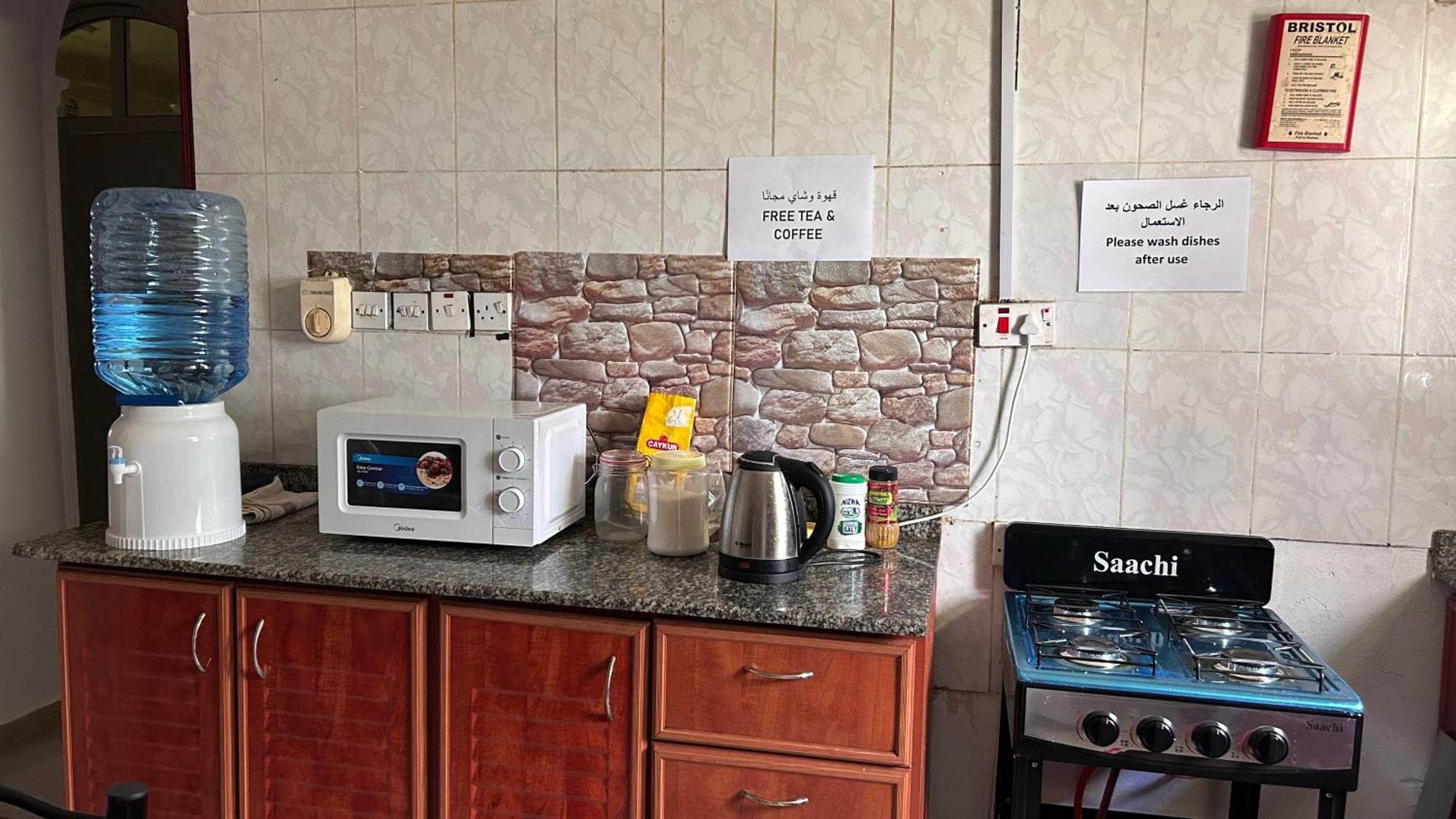 Basil Hostel Маскат Екстериор снимка